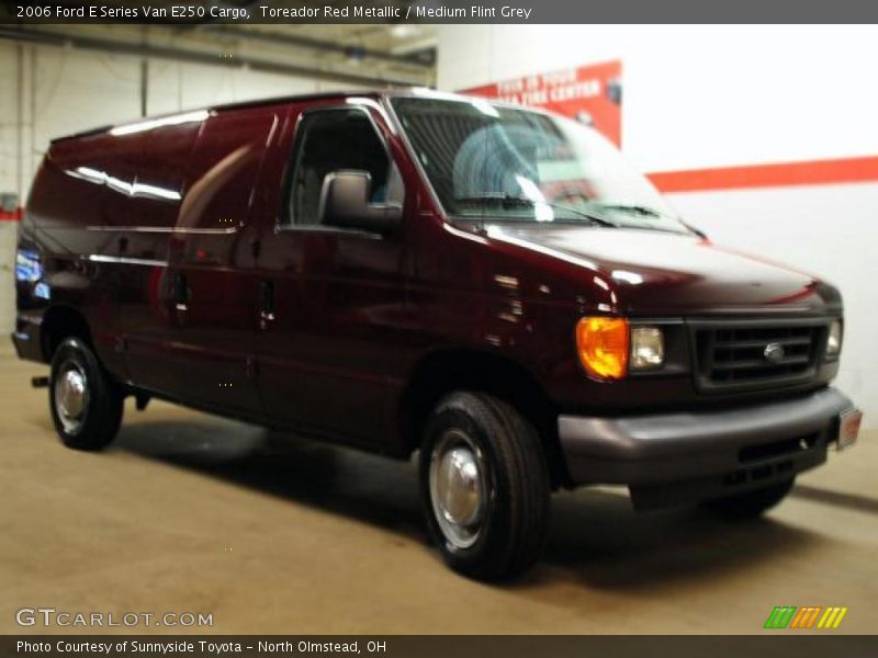 Toreador Red Metallic / Medium Flint Grey 2006 Ford E Series Van E250 Cargo