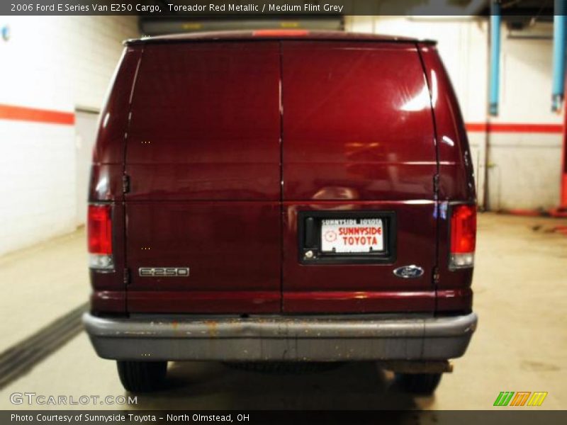 Toreador Red Metallic / Medium Flint Grey 2006 Ford E Series Van E250 Cargo