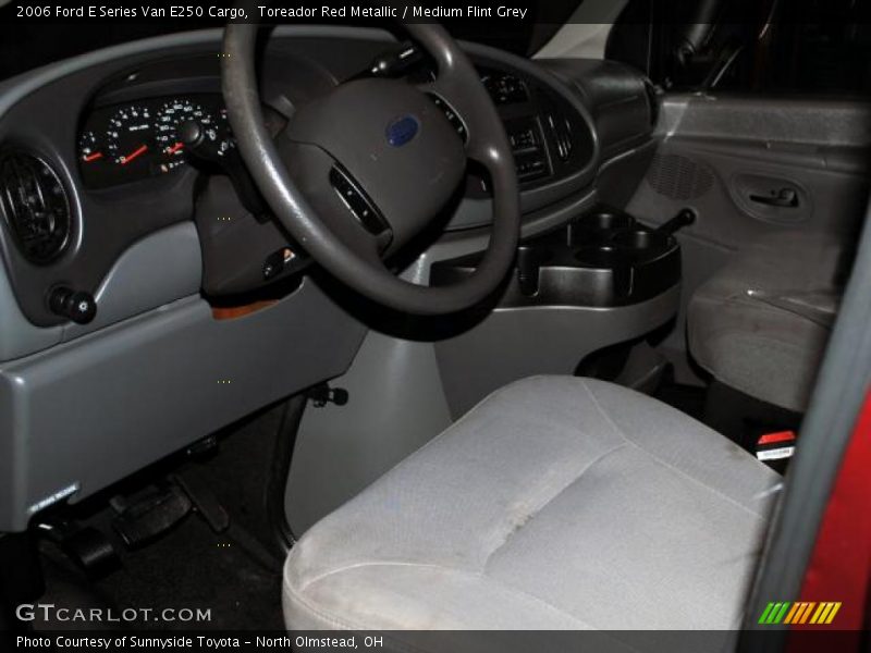 Toreador Red Metallic / Medium Flint Grey 2006 Ford E Series Van E250 Cargo