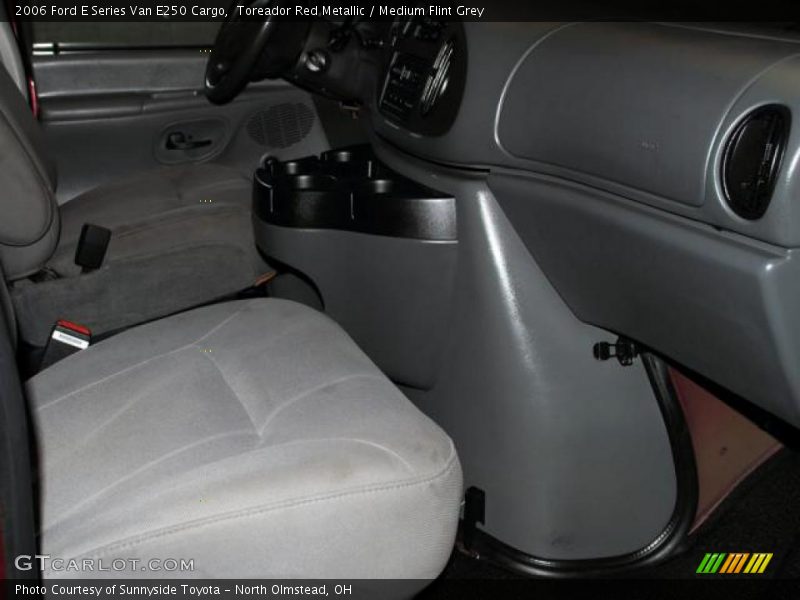 Toreador Red Metallic / Medium Flint Grey 2006 Ford E Series Van E250 Cargo