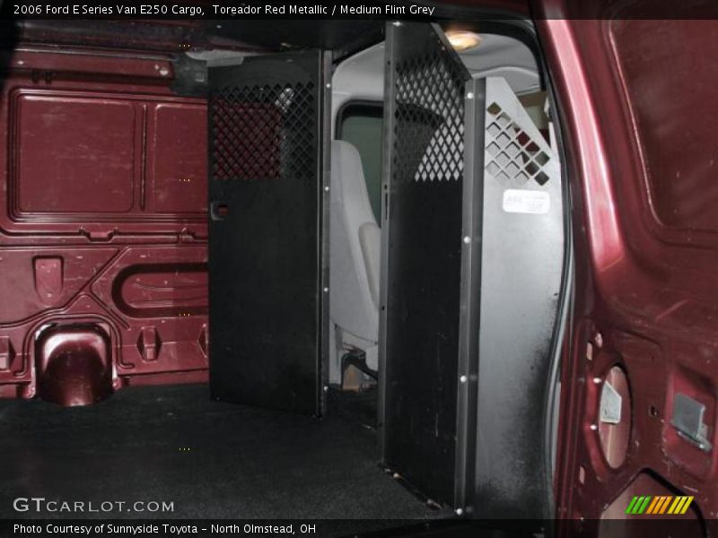 Toreador Red Metallic / Medium Flint Grey 2006 Ford E Series Van E250 Cargo