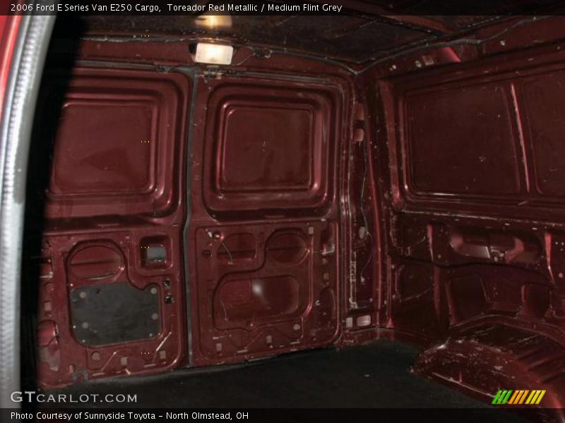Toreador Red Metallic / Medium Flint Grey 2006 Ford E Series Van E250 Cargo