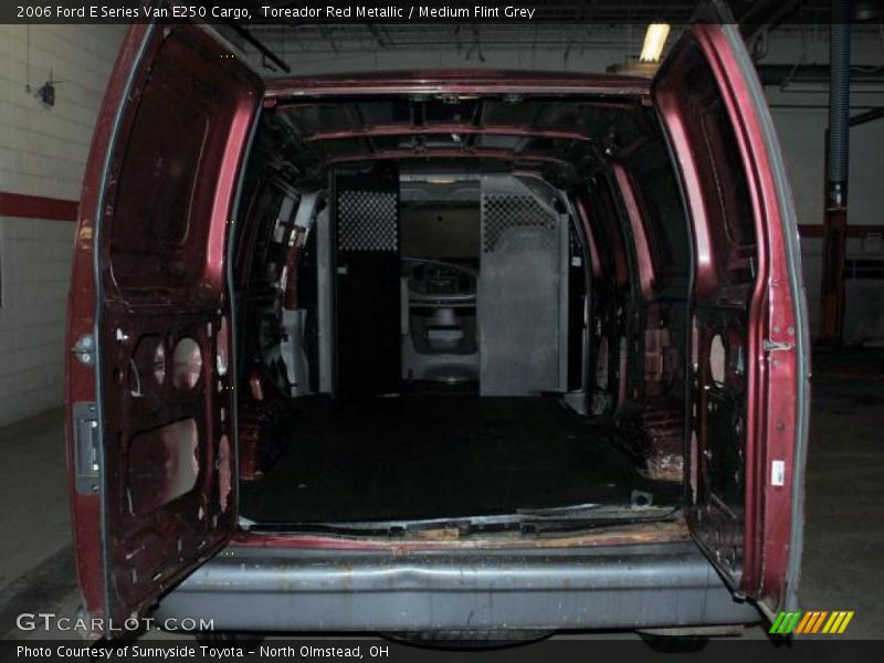 Toreador Red Metallic / Medium Flint Grey 2006 Ford E Series Van E250 Cargo