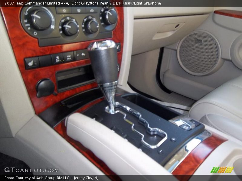 Light Graystone Pearl / Dark Khaki/Light Graystone 2007 Jeep Commander Limited 4x4