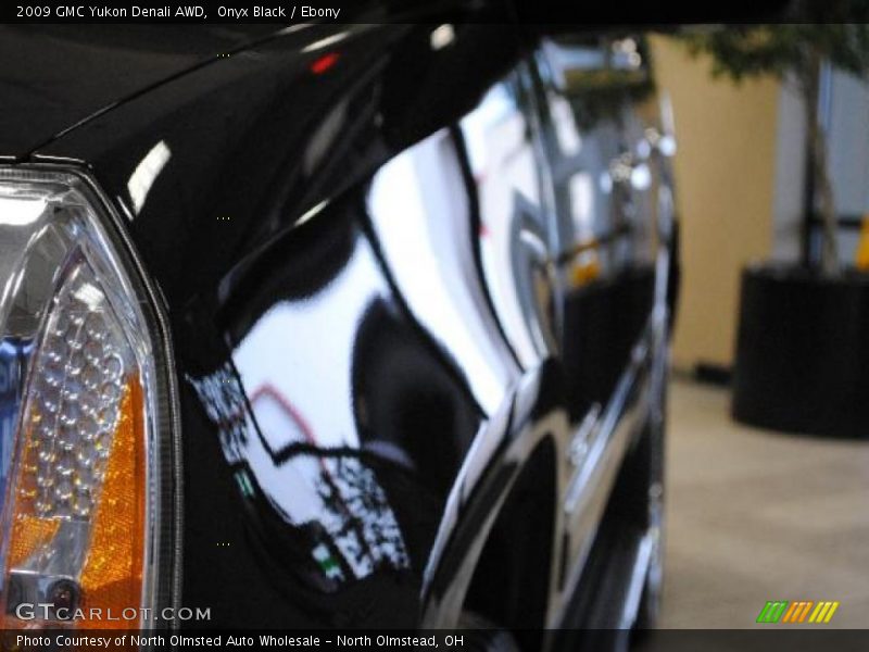 Onyx Black / Ebony 2009 GMC Yukon Denali AWD