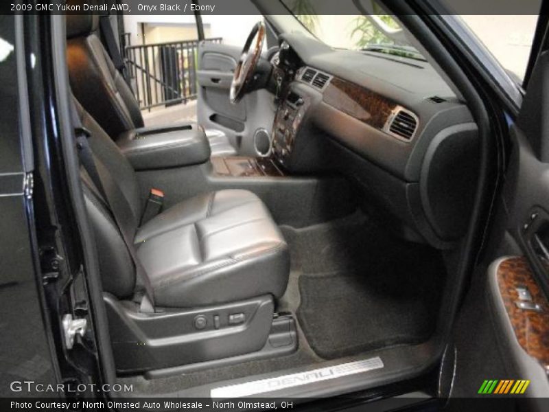 Onyx Black / Ebony 2009 GMC Yukon Denali AWD
