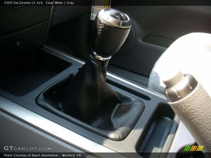 Clear White / Gray 2006 Kia Sorento LX 4x4
