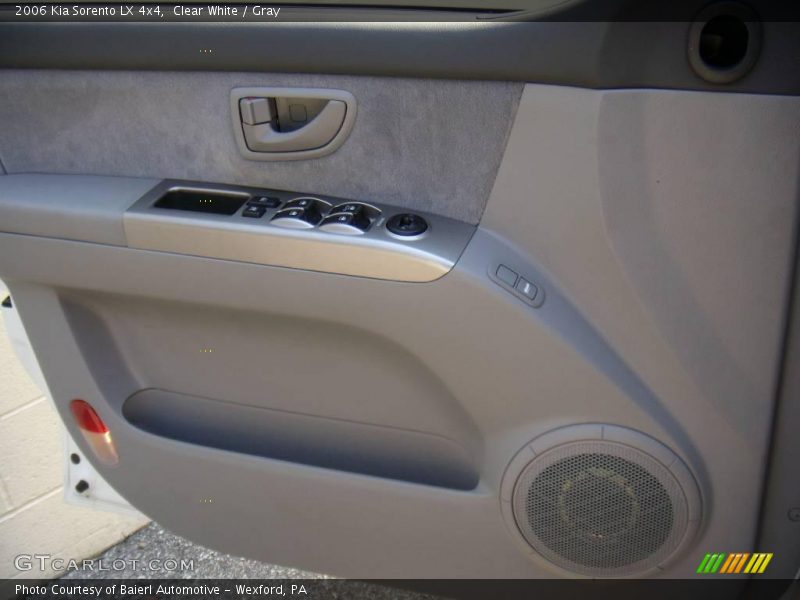 Clear White / Gray 2006 Kia Sorento LX 4x4