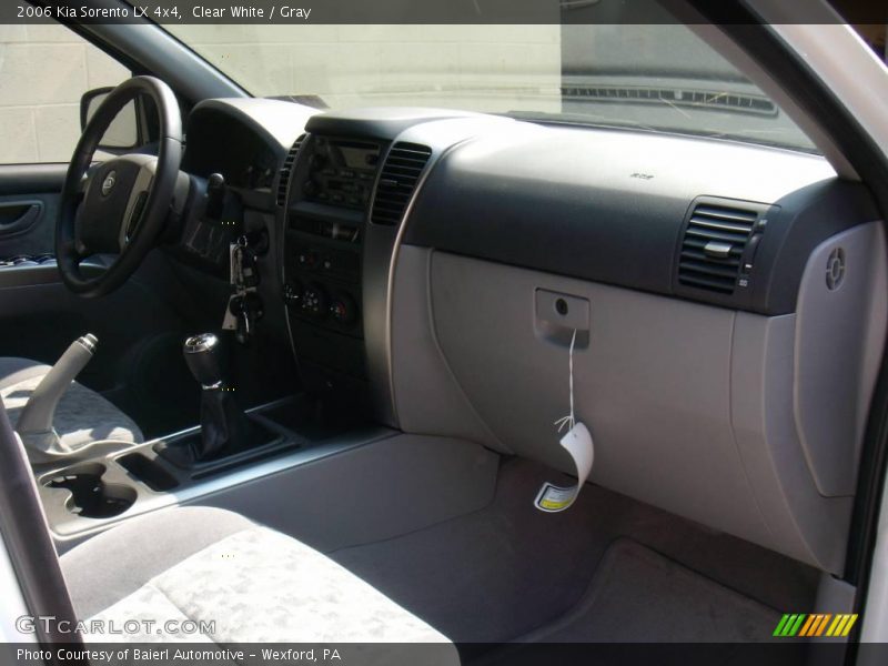 Clear White / Gray 2006 Kia Sorento LX 4x4