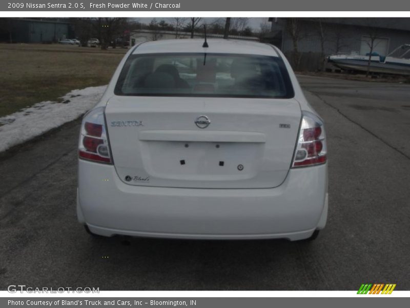 Fresh Powder White / Charcoal 2009 Nissan Sentra 2.0 S