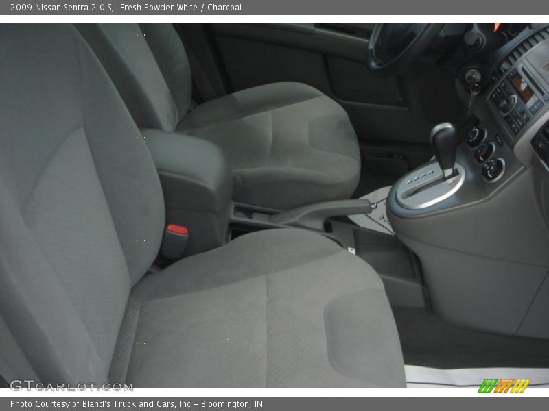 Fresh Powder White / Charcoal 2009 Nissan Sentra 2.0 S