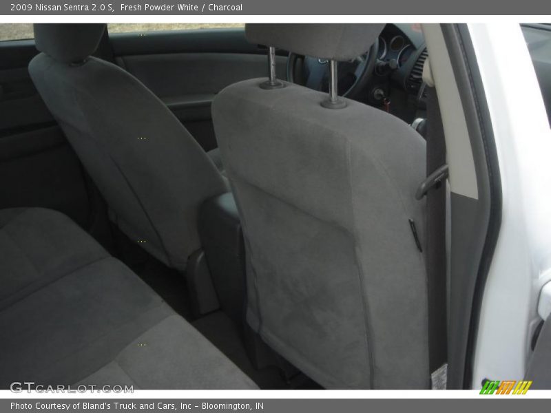 Fresh Powder White / Charcoal 2009 Nissan Sentra 2.0 S