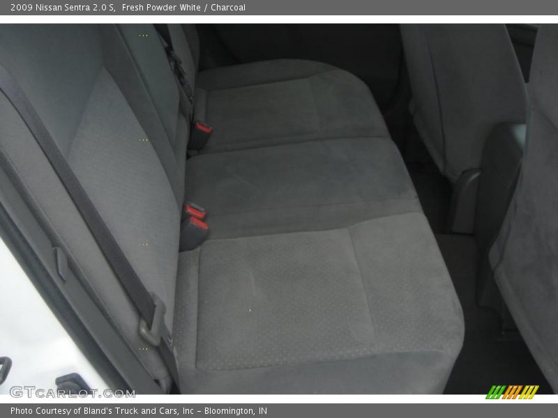 Fresh Powder White / Charcoal 2009 Nissan Sentra 2.0 S
