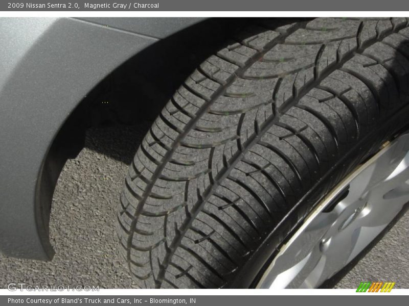 Magnetic Gray / Charcoal 2009 Nissan Sentra 2.0