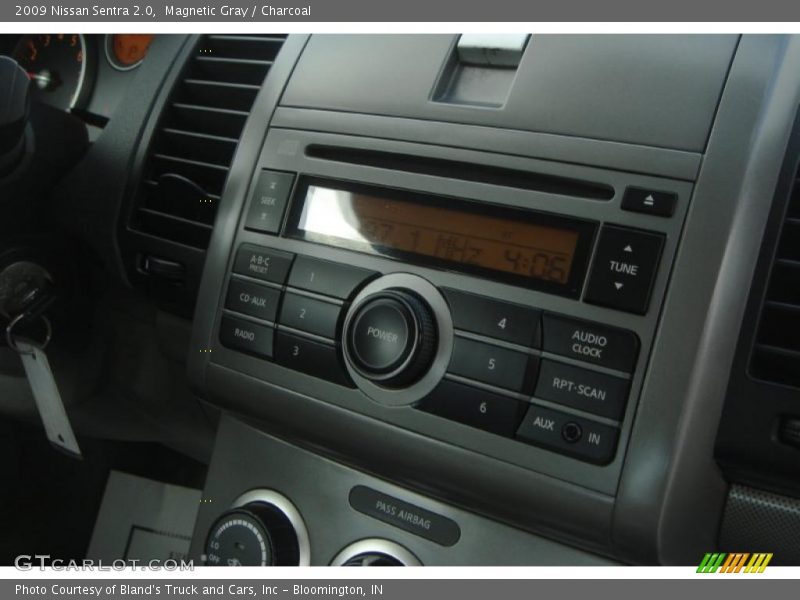 Magnetic Gray / Charcoal 2009 Nissan Sentra 2.0