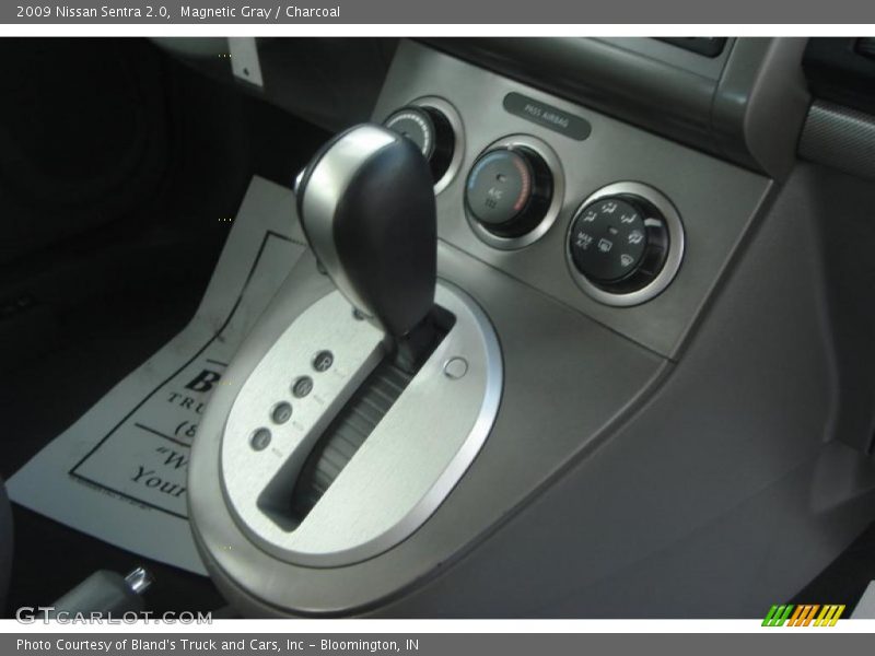 Magnetic Gray / Charcoal 2009 Nissan Sentra 2.0