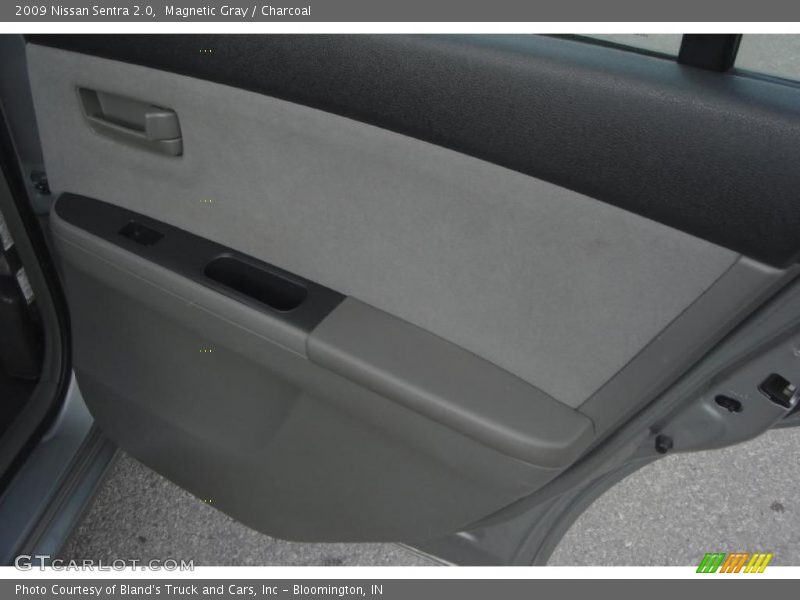 Magnetic Gray / Charcoal 2009 Nissan Sentra 2.0
