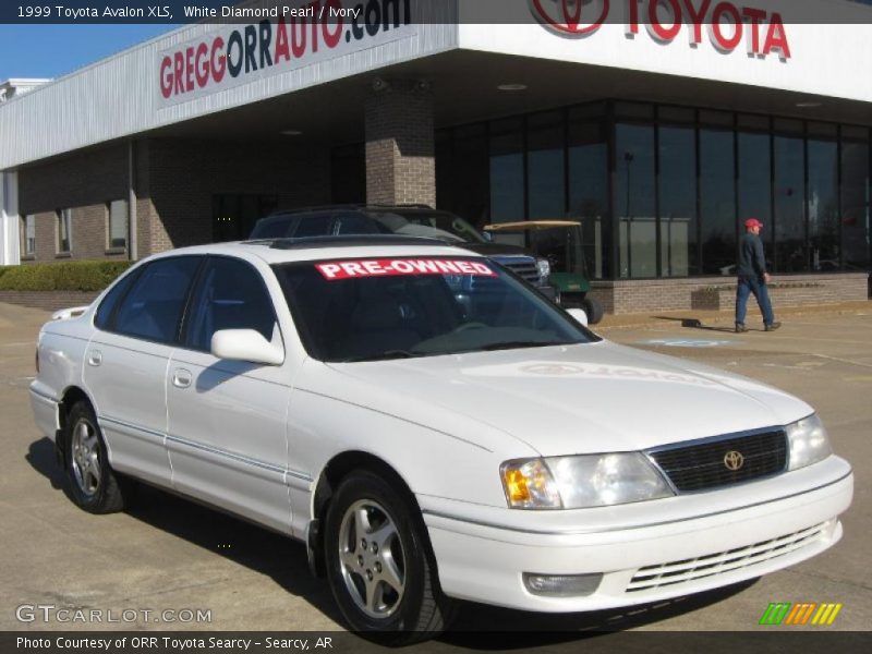 White Diamond Pearl / Ivory 1999 Toyota Avalon XLS