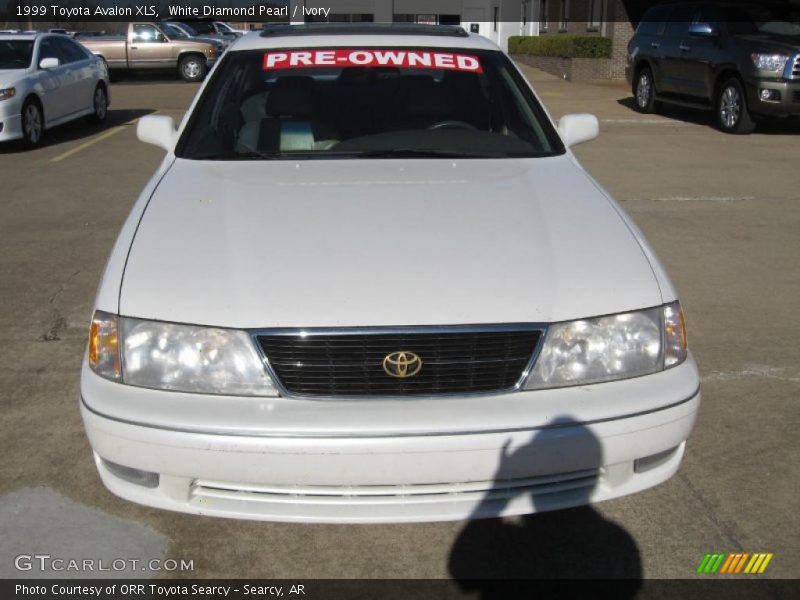 White Diamond Pearl / Ivory 1999 Toyota Avalon XLS