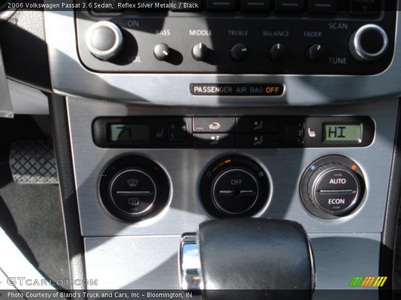 Reflex Silver Metallic / Black 2006 Volkswagen Passat 3.6 Sedan