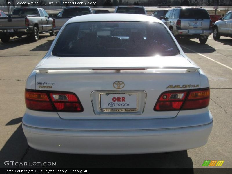 White Diamond Pearl / Ivory 1999 Toyota Avalon XLS