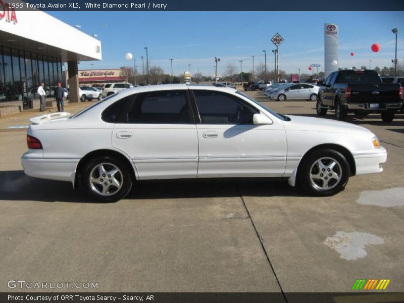 White Diamond Pearl / Ivory 1999 Toyota Avalon XLS
