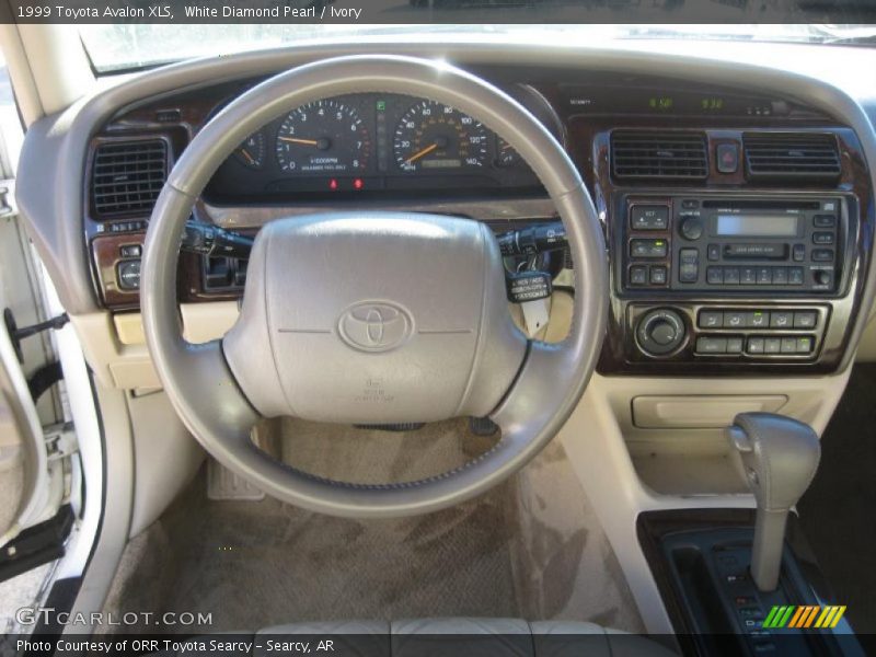 White Diamond Pearl / Ivory 1999 Toyota Avalon XLS