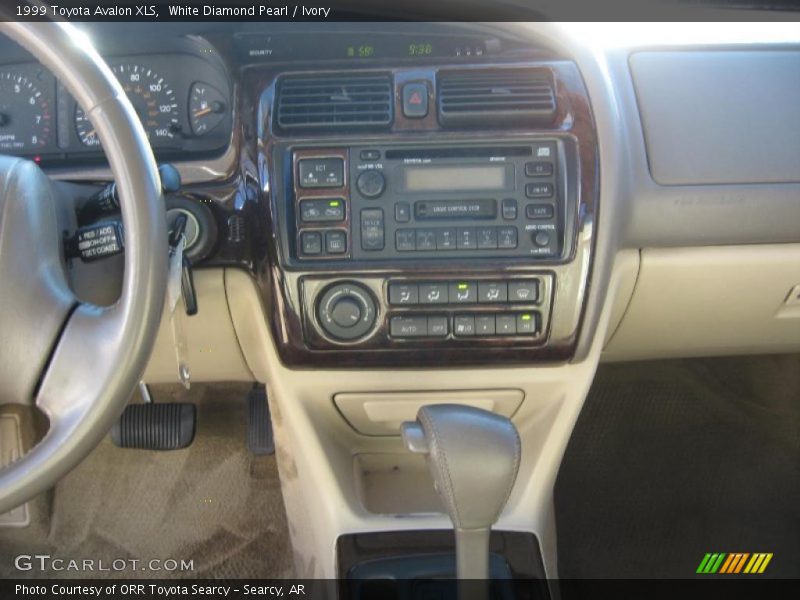 White Diamond Pearl / Ivory 1999 Toyota Avalon XLS