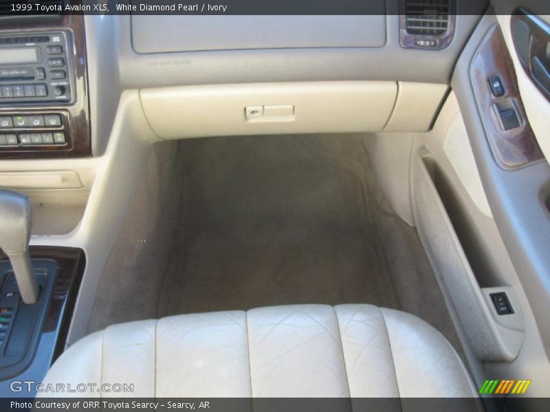 White Diamond Pearl / Ivory 1999 Toyota Avalon XLS