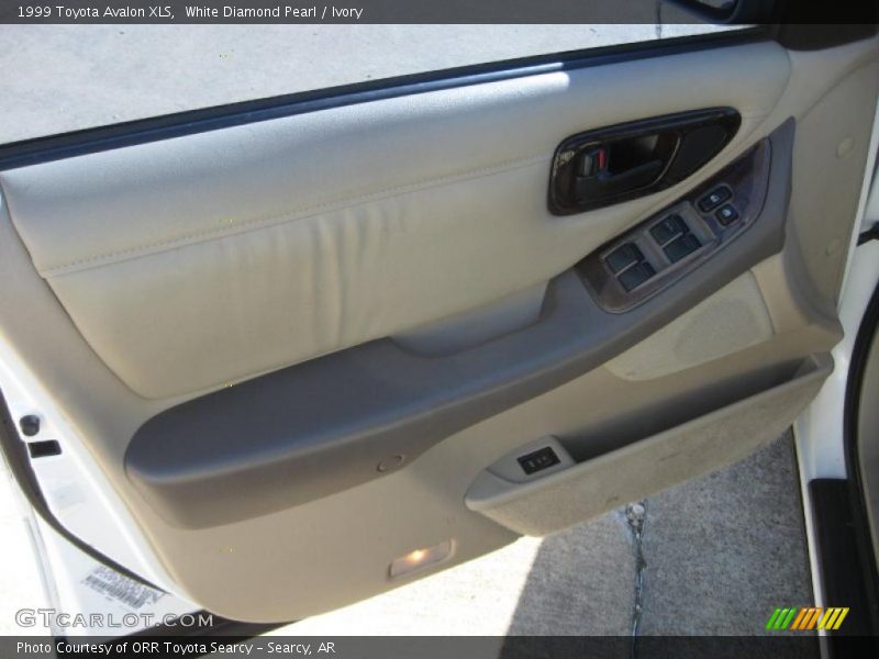 White Diamond Pearl / Ivory 1999 Toyota Avalon XLS