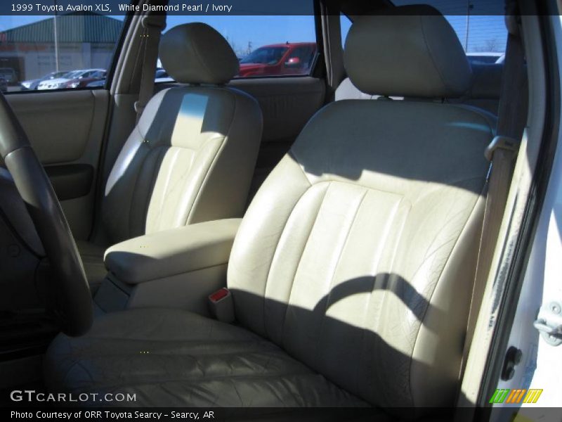 White Diamond Pearl / Ivory 1999 Toyota Avalon XLS