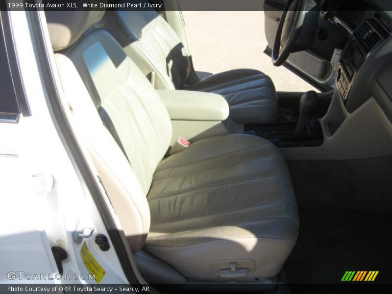 White Diamond Pearl / Ivory 1999 Toyota Avalon XLS