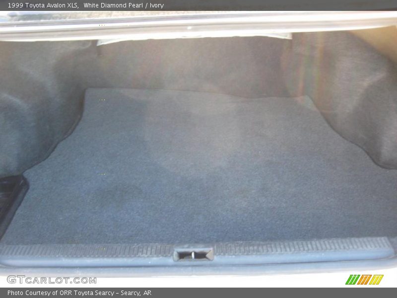 White Diamond Pearl / Ivory 1999 Toyota Avalon XLS