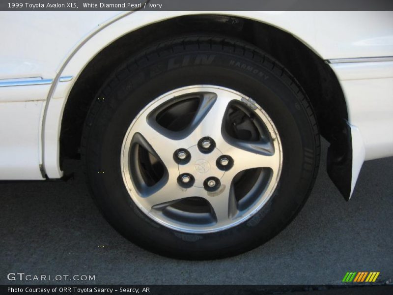 White Diamond Pearl / Ivory 1999 Toyota Avalon XLS