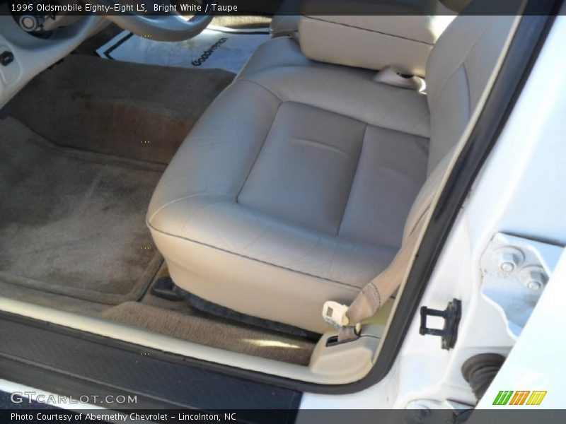 Bright White / Taupe 1996 Oldsmobile Eighty-Eight LS
