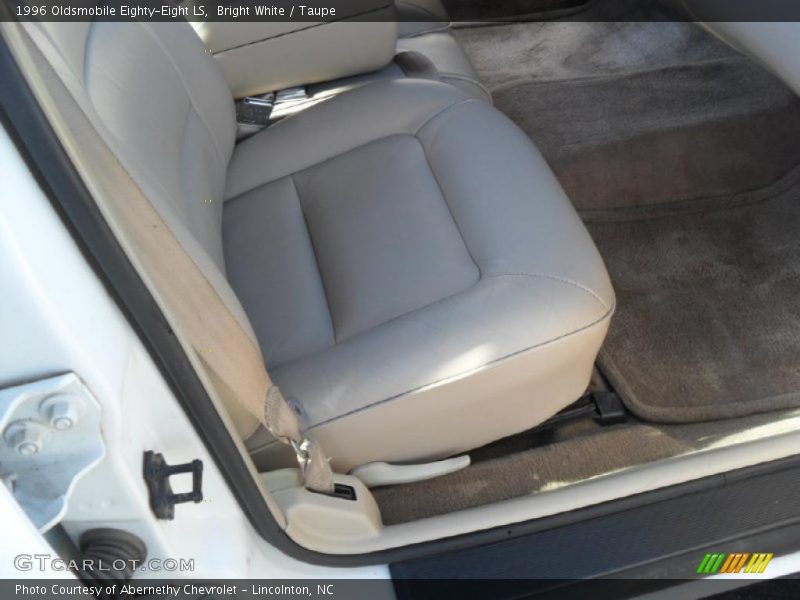 Bright White / Taupe 1996 Oldsmobile Eighty-Eight LS