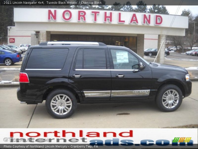 Tuxedo Black Metallic / Charcoal Black 2011 Lincoln Navigator 4x4