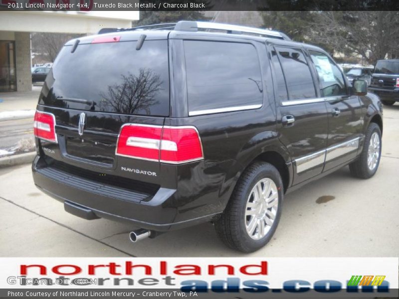 Tuxedo Black Metallic / Charcoal Black 2011 Lincoln Navigator 4x4