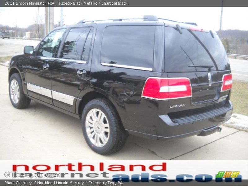 Tuxedo Black Metallic / Charcoal Black 2011 Lincoln Navigator 4x4