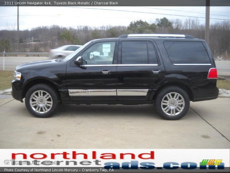 Tuxedo Black Metallic / Charcoal Black 2011 Lincoln Navigator 4x4