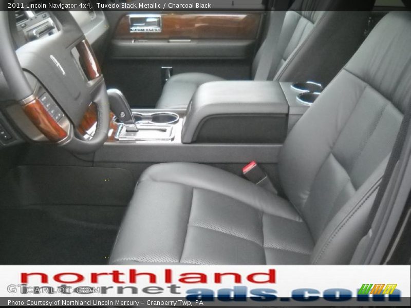 Tuxedo Black Metallic / Charcoal Black 2011 Lincoln Navigator 4x4