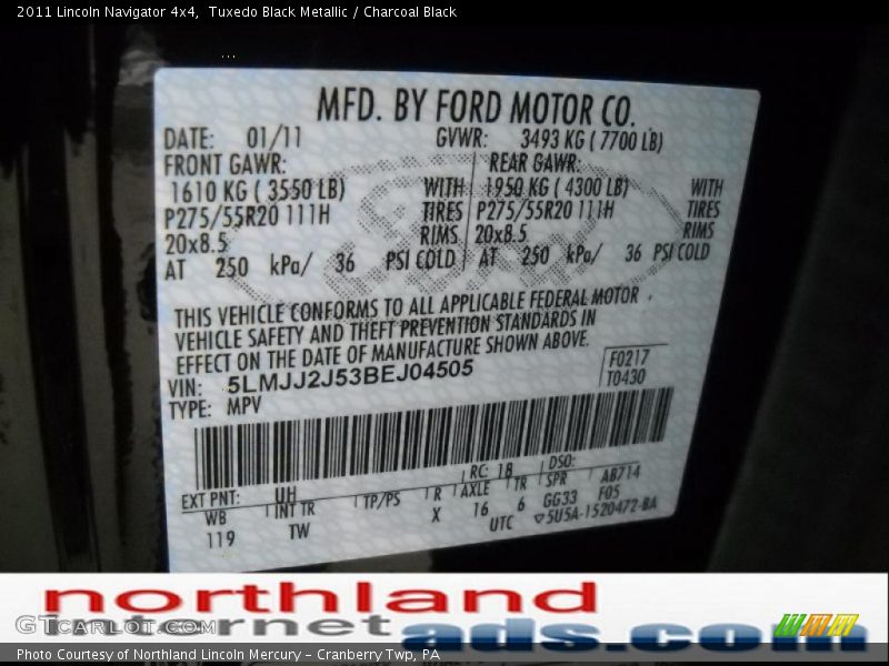 Tuxedo Black Metallic / Charcoal Black 2011 Lincoln Navigator 4x4