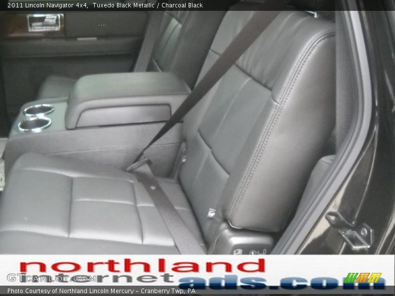 Tuxedo Black Metallic / Charcoal Black 2011 Lincoln Navigator 4x4