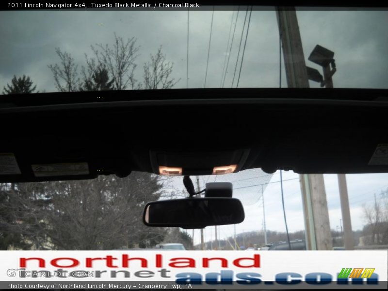 Tuxedo Black Metallic / Charcoal Black 2011 Lincoln Navigator 4x4