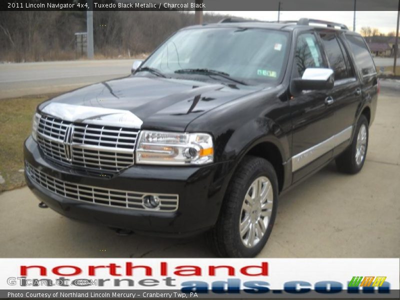 Tuxedo Black Metallic / Charcoal Black 2011 Lincoln Navigator 4x4