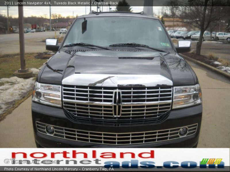 Tuxedo Black Metallic / Charcoal Black 2011 Lincoln Navigator 4x4