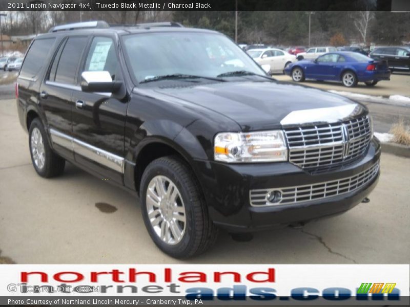 Tuxedo Black Metallic / Charcoal Black 2011 Lincoln Navigator 4x4