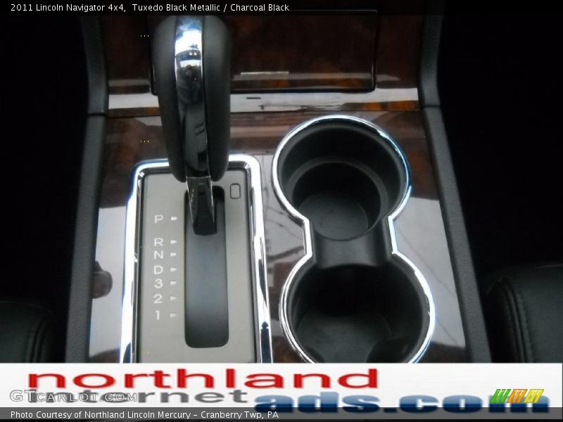 Tuxedo Black Metallic / Charcoal Black 2011 Lincoln Navigator 4x4