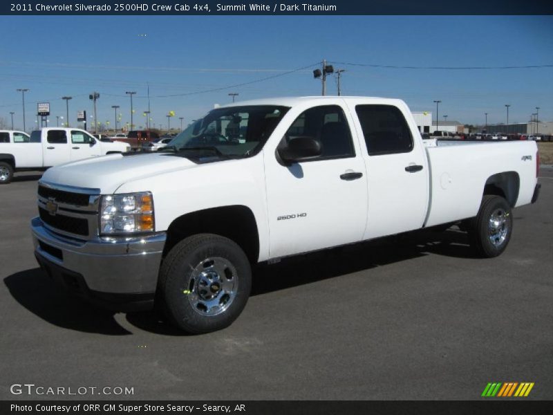 Front 3/4 View of 2011 Silverado 2500HD Crew Cab 4x4