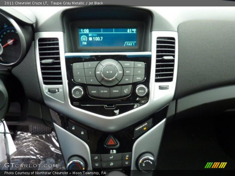 Taupe Gray Metallic / Jet Black 2011 Chevrolet Cruze LT